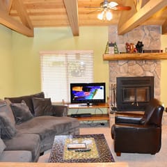 Bright and spacious corner unit close to shuttle stops #122