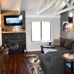 Seasons 4 164  is a newly remodeled corner condo close to Village, Canyon Lodge and Lakes