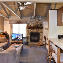 Large mountain retreat within walking distance to the Village at Mammoth #138