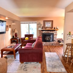 Great location, Seasons 4 Unit 151 a corner unit by Jacuzzi and shuttle close to lifts and lakes