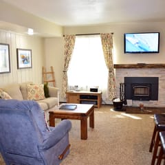 Unit #169 has perfect amenities for friends, family or business!