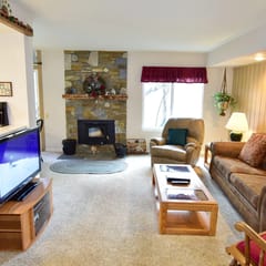 #199 An open and warming corner unit, steps from the free shuttle