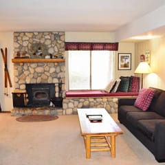 #179 A cozy and modern one bedroom, one bath unit. Steps from the free shuttle
