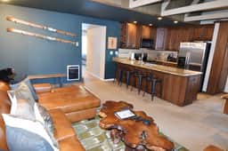 A captivating mountain themed condo #114, close to shuttle stops - Image 3