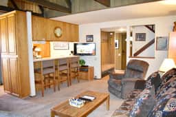 Cozy, corner condo #148 is a family-friendly escape, steps to the shuttle - Image 2