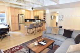 Enjoy a refreshing mountain retreat in a modern corner unit condo #116 - Image 3