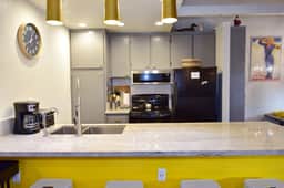 Enjoy this newly remodled modern unit #172 - Image 4