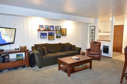 Perfect condo #103 for a family-friendly retreat, close to shuttle and short walk to the Village - Image 3
