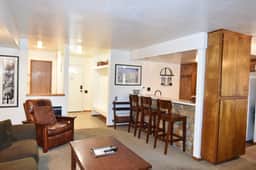 Perfect condo #103 for a family-friendly retreat, close to shuttle and short walk to the Village - Image 2