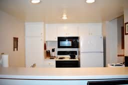 #199 An open and warming corner unit, steps from the free shuttle - Image 5