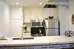 Large corner Mammoth condo, #156 is steps from free shuttle and hot spa - Image 3
