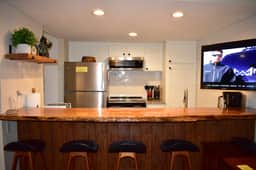 Escape to this recently remodeled unit #189, steps from the free shuttle - Image 3
