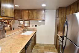 #179 A cozy and modern one bedroom, one bath unit. Steps from the free shuttle - Image 4