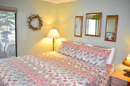 #127 Warm and inviting corner unit across from the shuttle stop and close to the Village - Image 5