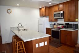 Spacious and airy upstairs condo, #188 close to the shuttle stop - Image 5
