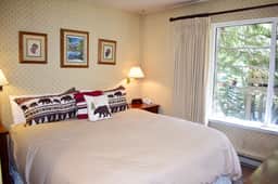 Big, warm, and comfortable mountain condo. #106 Close to town shuttle stop - Image 5