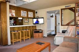 Big, warm, and comfortable mountain condo. #106 Close to town shuttle stop - Image 2