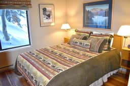 Feel at home with inviting corner condo, close to shuttle stops and The Village - Image 5