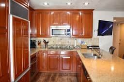 Seasons 4-Canyon Lodge, condo 126, steps from the shuttle stop,beautiful open concept kitchen - Image 5