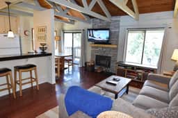Bright corner condo overlooking the pool, #154 is steps from the shuttle - Image 2