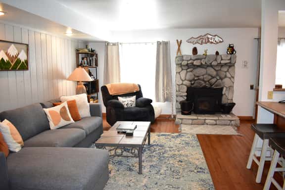 Seasons 4 #181 -Beautiful mountain condo with open concept kitchen, close to Canyon Lodge - Image 1