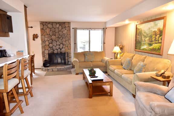 Cozy 1 bedroom condo close to the Village and slopes! - Image 1