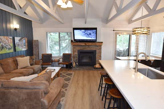 #142 A corner unit with a view of Mammoth Mountain from the dining area - Image 1