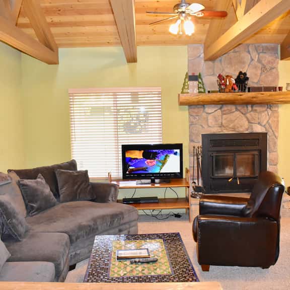 Bright and spacious corner unit close to shuttle stops #122 - Image 1