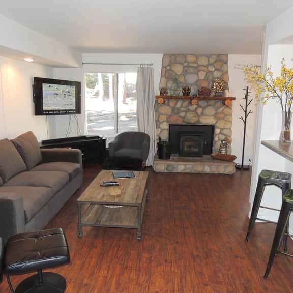 Modern corner condo #185, backs up to a treed lot - Image 1