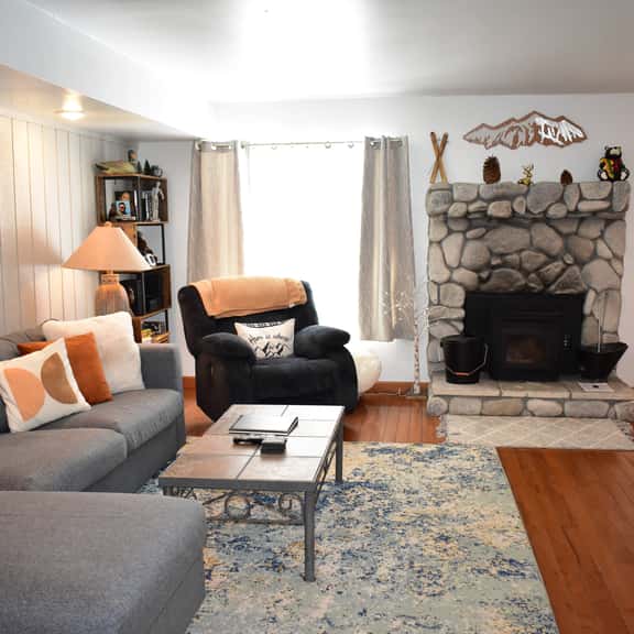 Seasons 4 #181 -Beautiful mountain condo with open concept kitchen, close to Canyon Lodge - Image 1