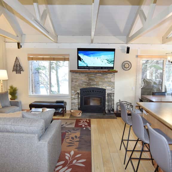 Enjoy a refreshing mountain retreat in a modern corner unit condo #116 - Image 1