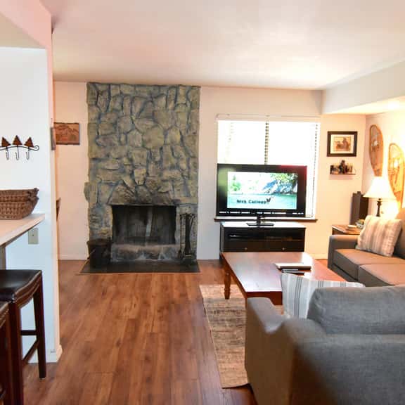 An inviting and cozy two bedroom, 1.5 bath #171, steps to the shuttle stops - Image 1