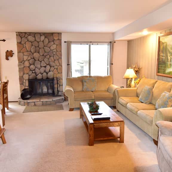Cozy 1 bedroom condo close to the Village and slopes! - Image 1