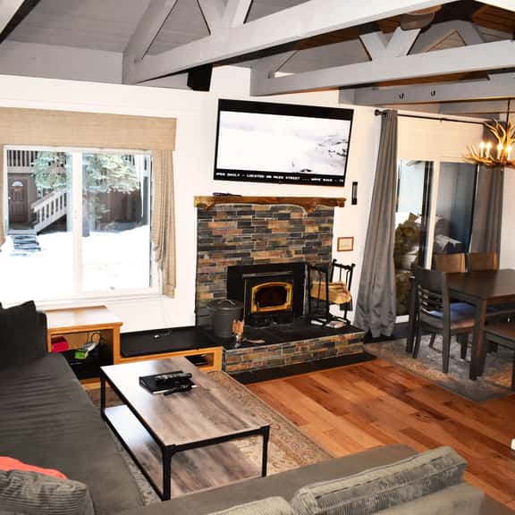 Enjoy this spacious upstairs modern mountain condo #174 - Image 1
