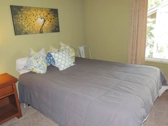 Bright and spacious corner unit close to shuttle stops #122 - Image 5