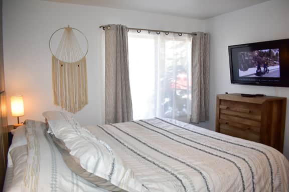 Seasons 4 #181 -Beautiful mountain condo with open concept kitchen, close to Canyon Lodge - Image 5