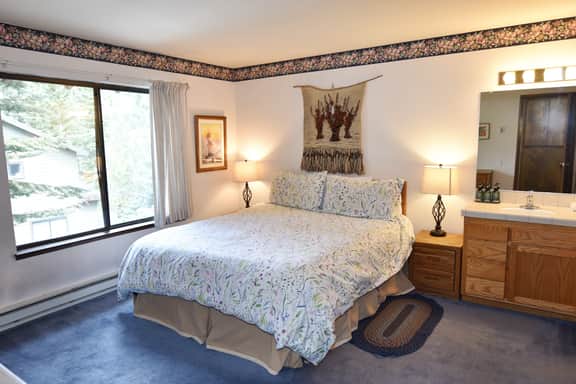 Large mountain retreat within walking distance to the Village at Mammoth #138 - Image 5