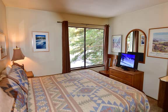 Welcoming corner condo, #144 is overlooking the pool - Image 5