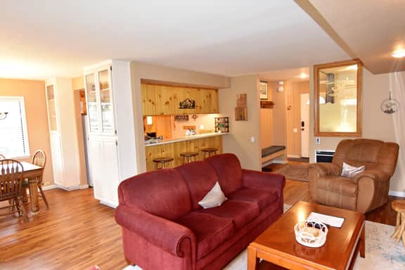 Great location, Seasons 4 Unit 151 a corner unit by Jacuzzi and shuttle close to lifts and lakes - Image 2