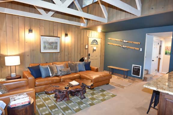 A captivating mountain themed condo #114, close to shuttle stops - Image 2
