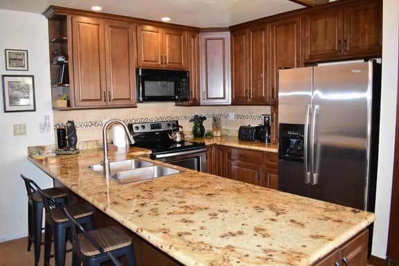 A captivating mountain themed condo #114, close to shuttle stops - Image 5