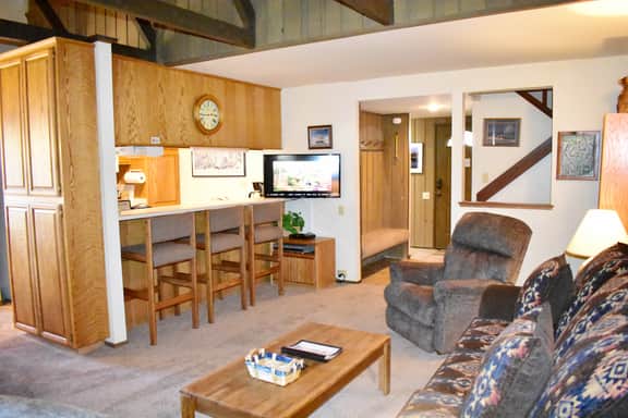 Cozy, corner condo #148 is a family-friendly escape, steps to the shuttle - Image 2