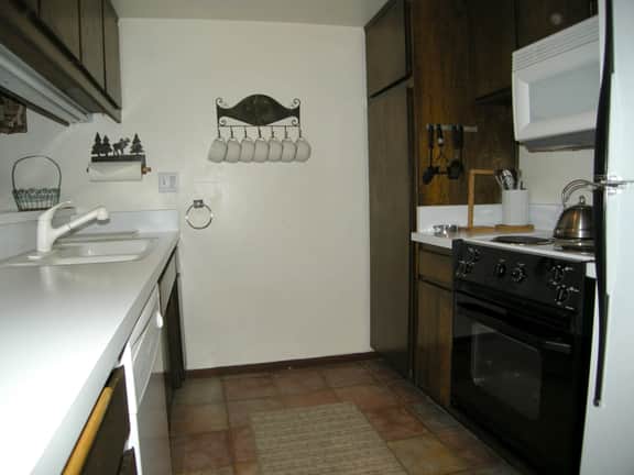 Roomy corner condo, #155 is just just steps to the Shuttle - Image 4