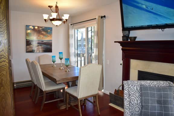 Roomy corner condo, #155 is just just steps to the Shuttle - Image 3