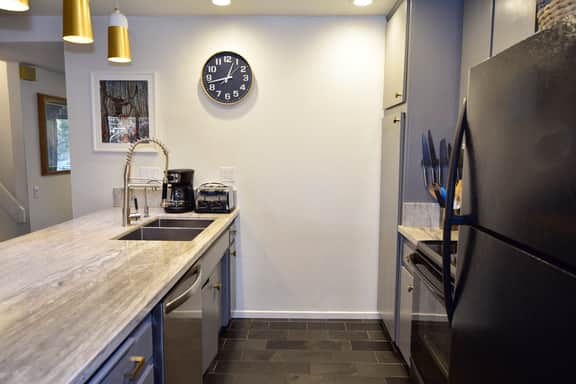 Enjoy this newly remodled modern unit #172 - Image 5