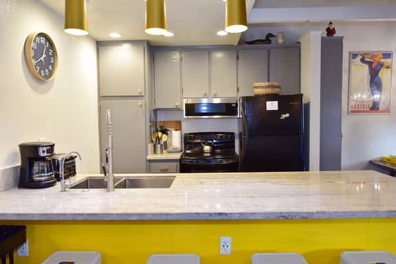 Enjoy this newly remodled modern unit #172 - Image 4