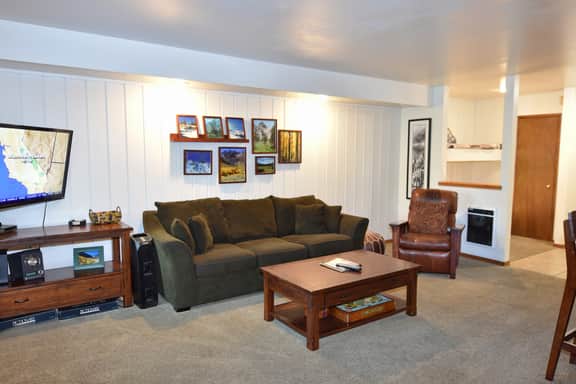 Perfect condo #103 for a family-friendly retreat, close to shuttle and short walk to the Village - Image 3