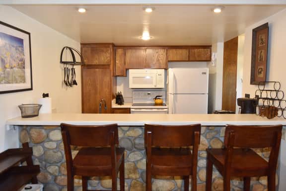 Perfect condo #103 for a family-friendly retreat, close to shuttle and short walk to the Village - Image 5