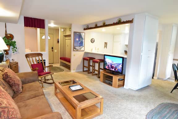 #199 An open and warming corner unit, steps from the free shuttle - Image 2
