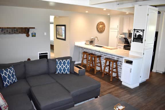 Large corner Mammoth condo, #156 is steps from free shuttle and hot spa - Image 2